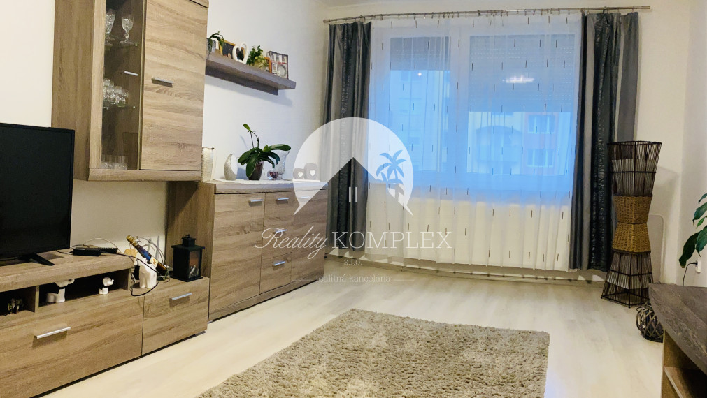 Top ponuka!!!Ponúkame na predaj 3 izbový byt v obľúbenej lokalite neďaleko  centra Komárna na Klinčekovej ulici!