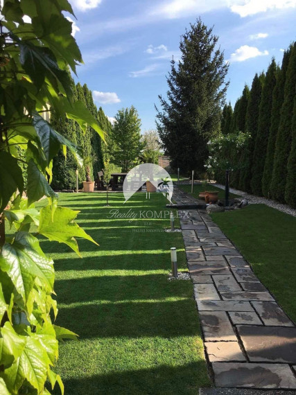 Reality KOMPLEX s.r.o. Vám ponúka na PREDAJ prekrásnu rovinatú záhradu v Komárne na Alžbetinom Ostrove!