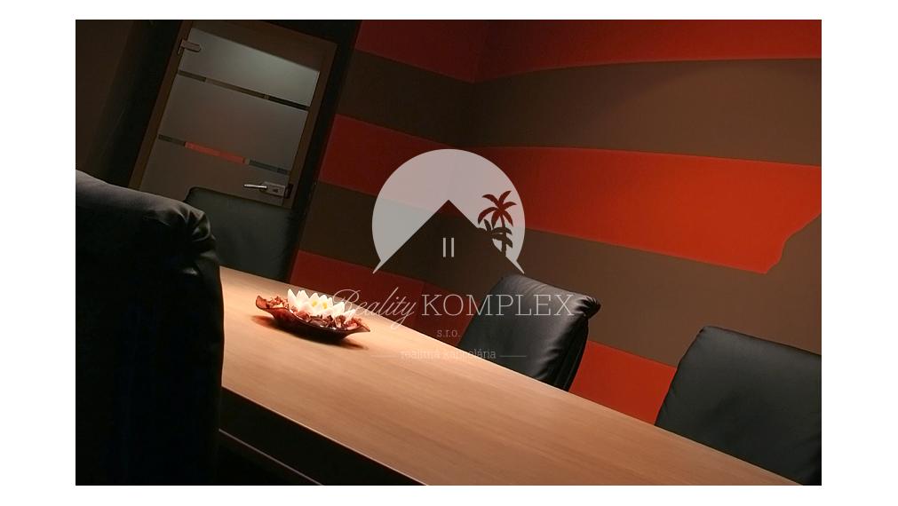 REALITY KOMPLEX s.r.o. Vám ponúka na predaj alebo na PRENÁJOM obchodno-skladové priestory v Maďarsku pri diaľnici M7!