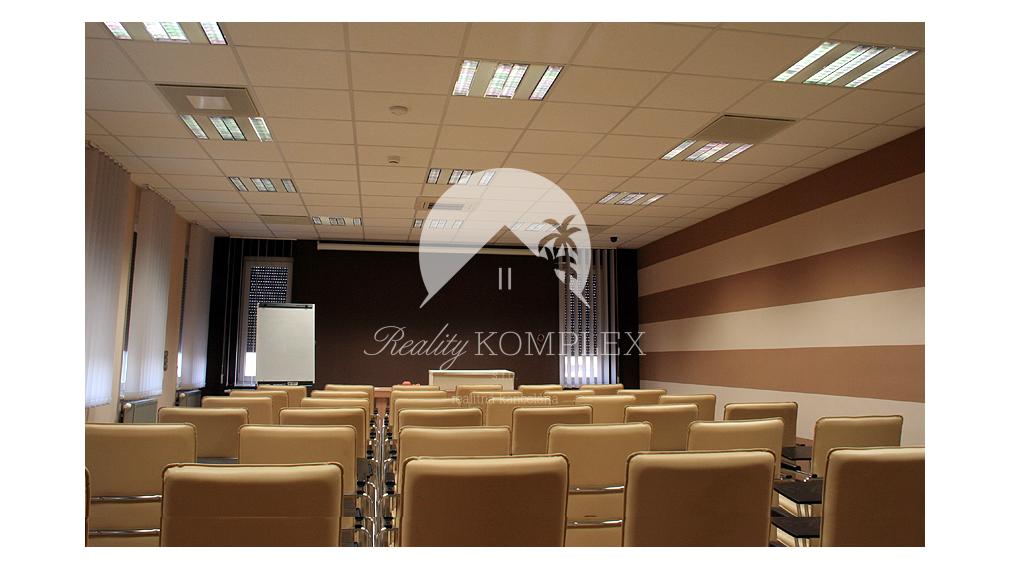 REALITY KOMPLEX s.r.o. Vám ponúka na predaj alebo na PRENÁJOM obchodno-skladové priestory v Maďarsku pri diaľnici M7!