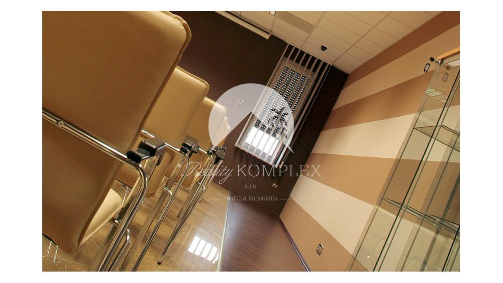 REALITY KOMPLEX s.r.o. Vám ponúka na predaj alebo na PRENÁJOM obchodno-skladové priestory v Maďarsku pri diaľnici M7!