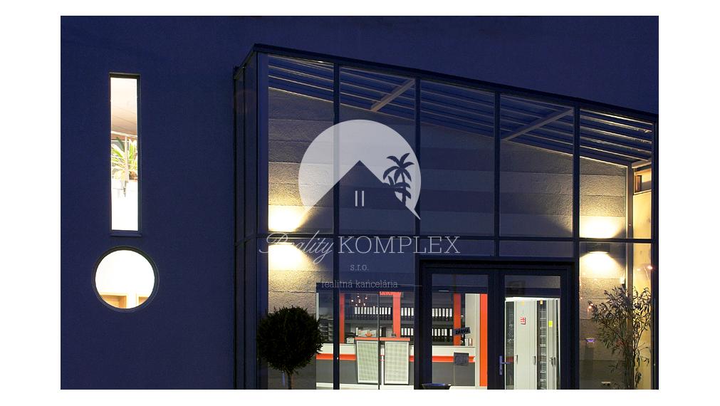 REALITY KOMPLEX s.r.o. Vám ponúka na predaj alebo na PRENÁJOM obchodno-skladové priestory v Maďarsku pri diaľnici M7!