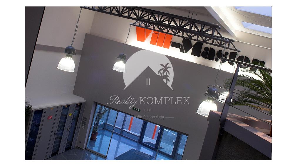 REALITY KOMPLEX s.r.o. Vám ponúka na predaj alebo na PRENÁJOM obchodno-skladové priestory v Maďarsku pri diaľnici M7!