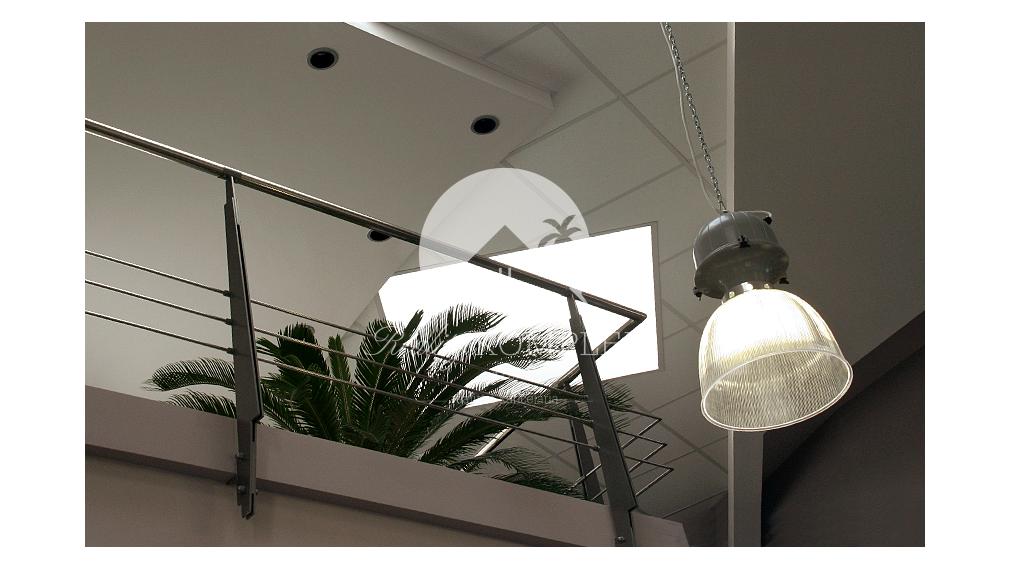 REALITY KOMPLEX s.r.o. Vám ponúka na predaj alebo na PRENÁJOM obchodno-skladové priestory v Maďarsku pri diaľnici M7!