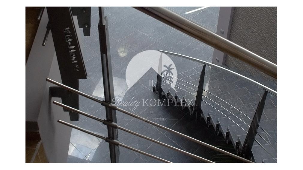 REALITY KOMPLEX s.r.o. Vám ponúka na predaj alebo na PRENÁJOM obchodno-skladové priestory v Maďarsku pri diaľnici M7!