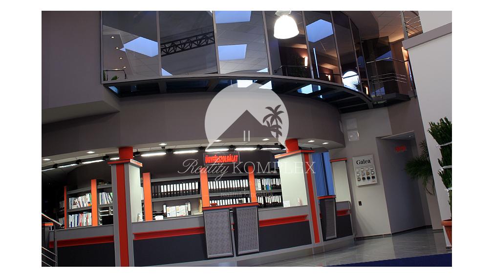 REALITY KOMPLEX s.r.o. Vám ponúka na predaj alebo na PRENÁJOM obchodno-skladové priestory v Maďarsku pri diaľnici M7!