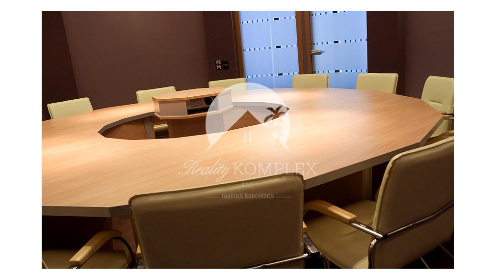 REALITY KOMPLEX s.r.o. Vám ponúka na predaj alebo na PRENÁJOM obchodno-skladové priestory v Maďarsku pri diaľnici M7!