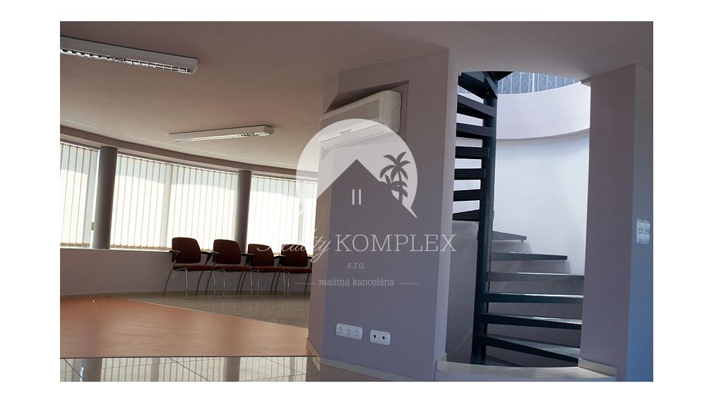 REALITY KOMPLEX s.r.o. Vám ponúka na predaj alebo na PRENÁJOM obchodno-skladové priestory v Maďarsku pri diaľnici M7!