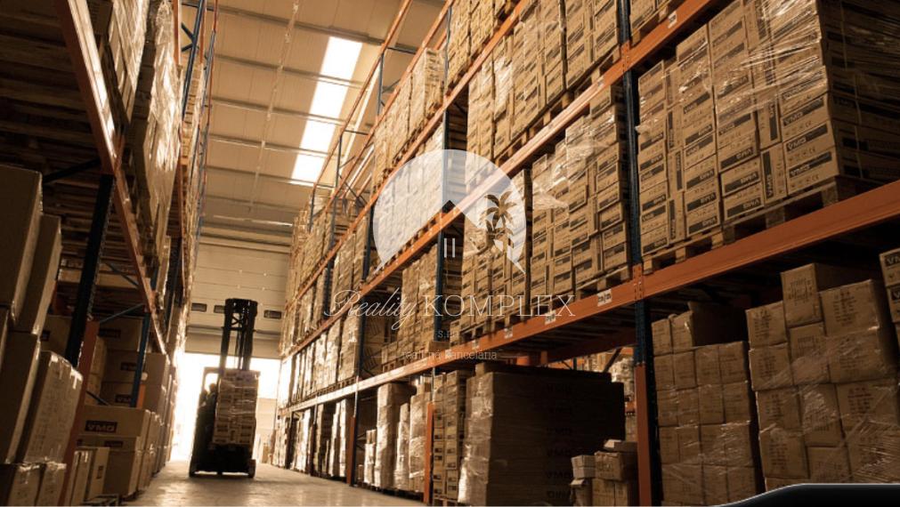 REALITY KOMPLEX s.r.o. Vám ponúka na predaj alebo na PRENÁJOM obchodno-skladové priestory v Maďarsku pri diaľnici M7!