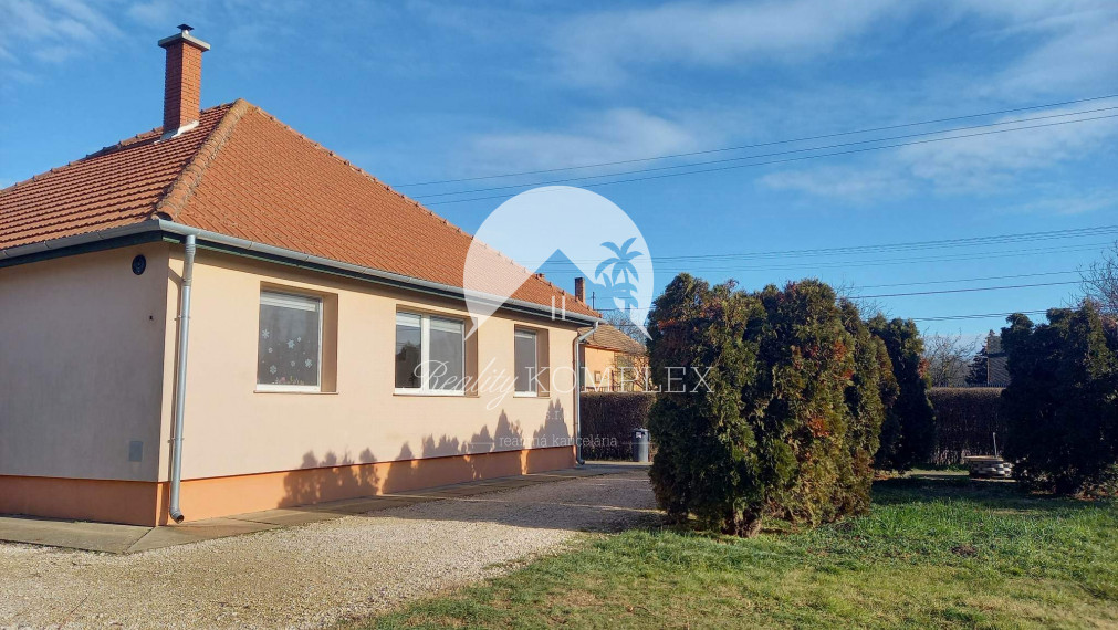 Reality KOMPLEX s.r.o. Vám ponúka Exkluzívne na predaj pekný obnovený rodinný dom v Maďarsku - Koppánymonostor!