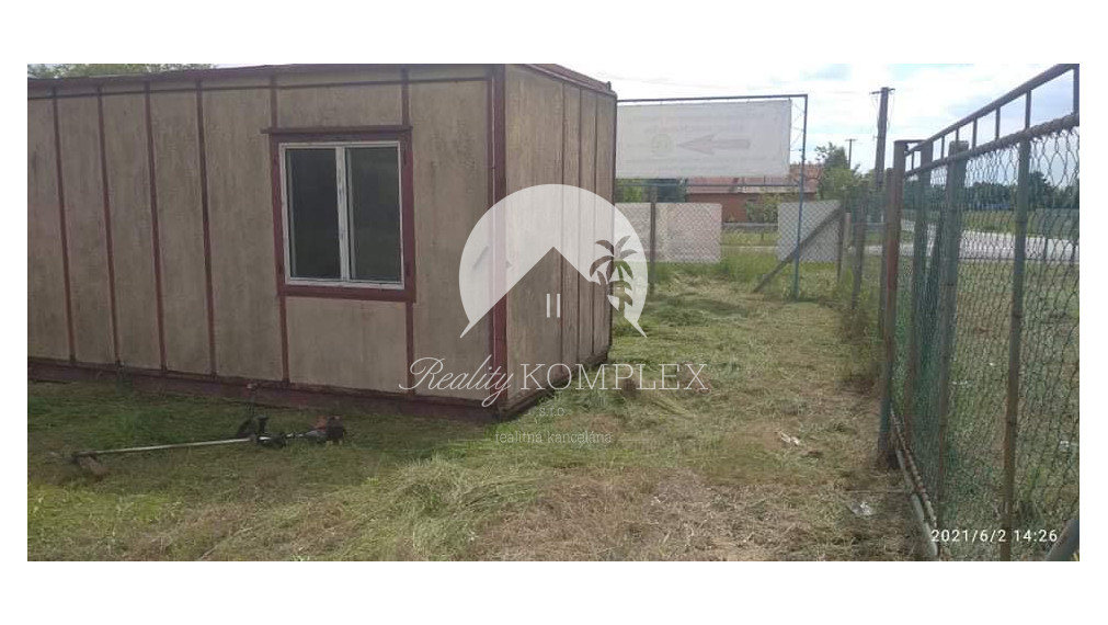 Reality KOMPLEX s.r.o. Vám ponúka na PRENÁJOM komerčný pozemok pri hlavnej ceste len 20 km od Komárna!!