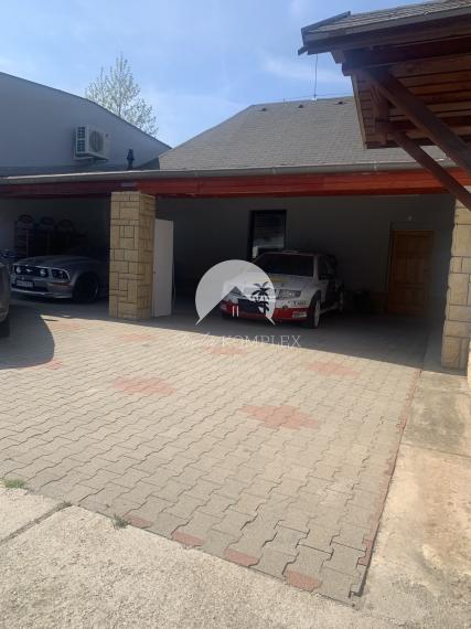 Reality KOMPLEX s.r.o. Vám ponúka do prenájmu haly, sklady, kancelárske priestory v polyfunkčnej budove v Chotíne