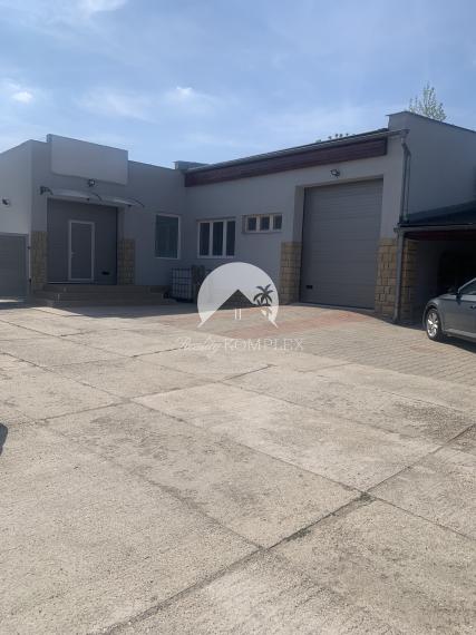 Reality KOMPLEX s.r.o. Vám ponúka do prenájmu haly, sklady, kancelárske priestory v polyfunkčnej budove v Chotíne