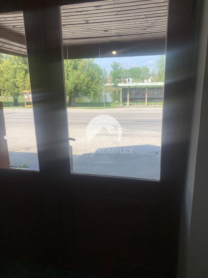 Reality KOMPLEX s.r.o. Vám ponúka do prenájmu haly, sklady, kancelárske priestory v polyfunkčnej budove v Chotíne