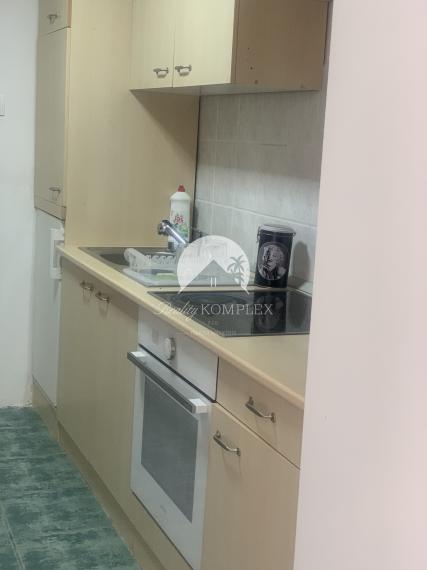 Reality KOMPLEX s.r.o. Vám ponúka do prenájmu haly, sklady, kancelárske priestory v polyfunkčnej budove v Chotíne