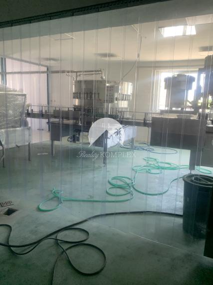 Reality KOMPLEX s.r.o. Vám ponúka do prenájmu haly, sklady, kancelárske priestory v polyfunkčnej budove v Chotíne