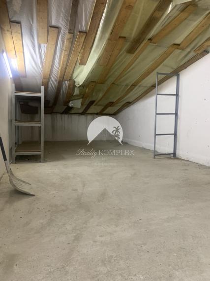 Reality KOMPLEX s.r.o. Vám ponúka do prenájmu haly, sklady, kancelárske priestory v polyfunkčnej budove v Chotíne