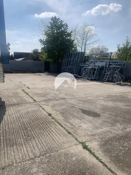 Reality KOMPLEX s.r.o. Vám ponúka do prenájmu haly, sklady, kancelárske priestory v polyfunkčnej budove v Chotíne