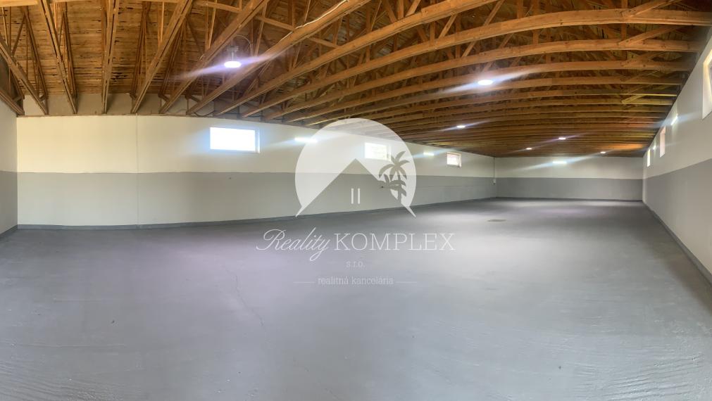 Reality KOMPLEX s.r.o. Vám ponúka do prenájmu haly, sklady, kancelárske priestory v polyfunkčnej budove v Chotíne