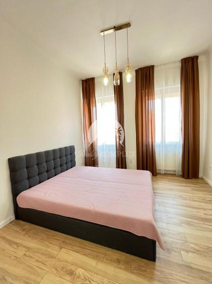 Iba u nás!!! Vám Reality KOMPLEX s.r.o., ponúka na prenájom Luxusne prerobený 3-izbový byt priamo v centre Komárna!!!