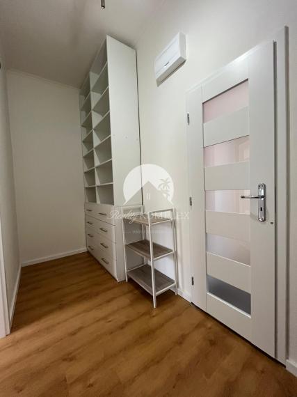 Iba u nás!!! Vám Reality KOMPLEX s.r.o., ponúka na prenájom Luxusne prerobený 3-izbový byt priamo v centre Komárna!!!