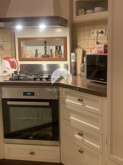 Reality Komplex s.r.o. Vám ponúka do PRENÁJMU čarovný, úplne zrekonštruovaný a zariadený rodinný dom v centre Komárna!