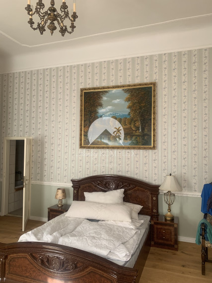 Reality Komplex s.r.o. Vám ponúka do PRENÁJMU čarovný, úplne zrekonštruovaný a zariadený rodinný dom v centre Komárna!