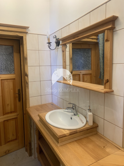 Reality Komplex s.r.o. Vám ponúka do PRENÁJMU čarovný, úplne zrekonštruovaný a zariadený rodinný dom v centre Komárna!