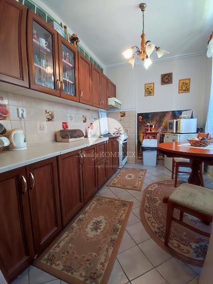 ZNÍŽENÁ CENA Reality KOMPLEX s.r.o. Vám ponúka na predaj 3 izbový byt s balkónom v meste Kolárovo!