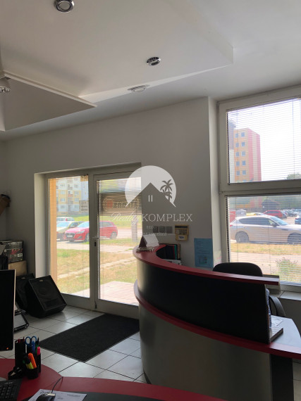 Exkluzívne Reality KOMPLEX s.r.o. Vám ponúka na predaj reprezentatívny poschodový  polifunkčný objekt  na Ulici gen. Klapku v Komárne!