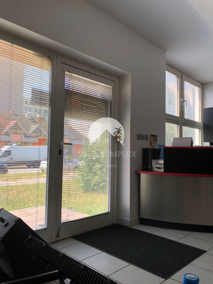 Exkluzívne Reality KOMPLEX s.r.o. Vám ponúka na predaj reprezentatívny poschodový  polifunkčný objekt  na Ulici gen. Klapku v Komárne!