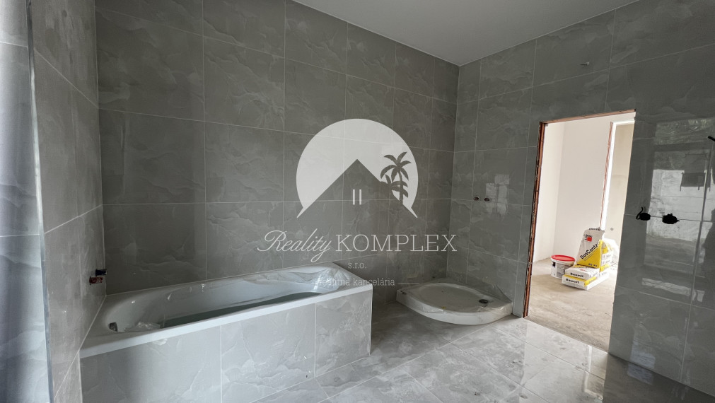 Reality KOMPLEX s.r.o. Vám ponúka na PREDAJ 4 izbovú NOVOSTAVBU v štandarde v Dolnom Bare!!!