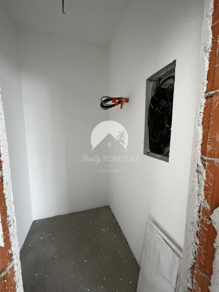 Reality KOMPLEX s.r.o. Vám ponúka na PREDAJ 4 izbovú NOVOSTAVBU v štandarde v Dolnom Bare!!!