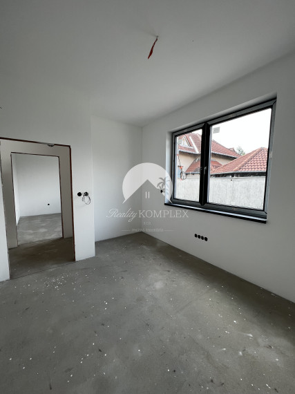 Reality KOMPLEX s.r.o. Vám ponúka na PREDAJ 4 izbovú NOVOSTAVBU v štandarde v Dolnom Bare!!!