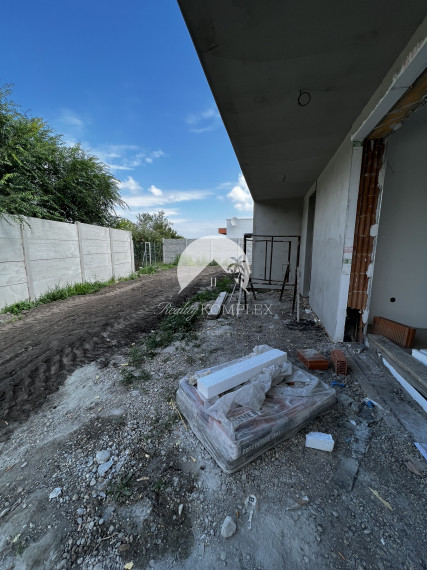 Reality KOMPLEX s.r.o. Vám ponúka na PREDAJ 4 izbovú NOVOSTAVBU v štandarde v Dolnom Bare!!!