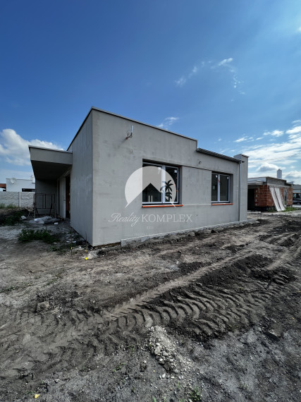 Reality KOMPLEX s.r.o. Vám ponúka na PREDAJ 4 izbovú NOVOSTAVBU v štandarde v Dolnom Bare!!!