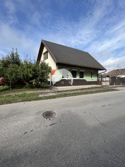 REALITY KOMPLEX s.r.o. Vám ponúka na predaj rodinný dom v centre mesta s polyfunkčnou budovou v Komárne-super lokalita!!!