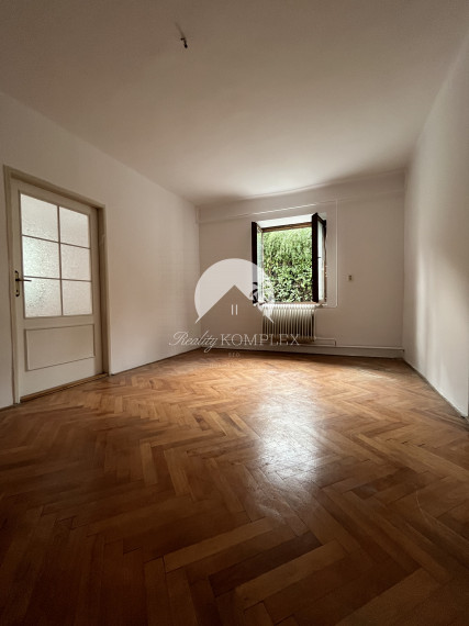 REALITY KOMPLEX s.r.o. Vám ponúka na predaj rodinný dom v centre mesta s polyfunkčnou budovou v Komárne-super lokalita!!!