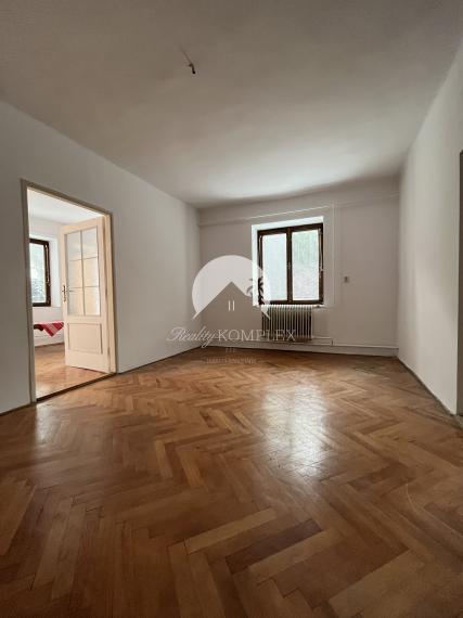 REALITY KOMPLEX s.r.o. Vám ponúka na predaj rodinný dom v centre mesta s polyfunkčnou budovou v Komárne-super lokalita!!!