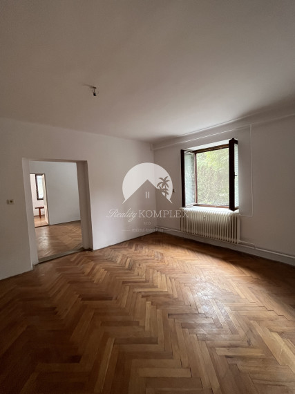 REALITY KOMPLEX s.r.o. Vám ponúka na predaj rodinný dom v centre mesta s polyfunkčnou budovou v Komárne-super lokalita!!!