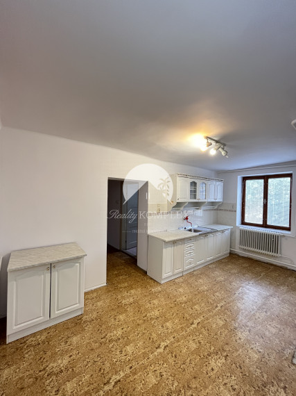 REALITY KOMPLEX s.r.o. Vám ponúka na predaj rodinný dom v centre mesta s polyfunkčnou budovou v Komárne-super lokalita!!!