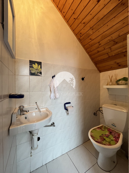 REALITY KOMPLEX s.r.o. Vám ponúka na predaj rodinný dom v centre mesta s polyfunkčnou budovou v Komárne-super lokalita!!!