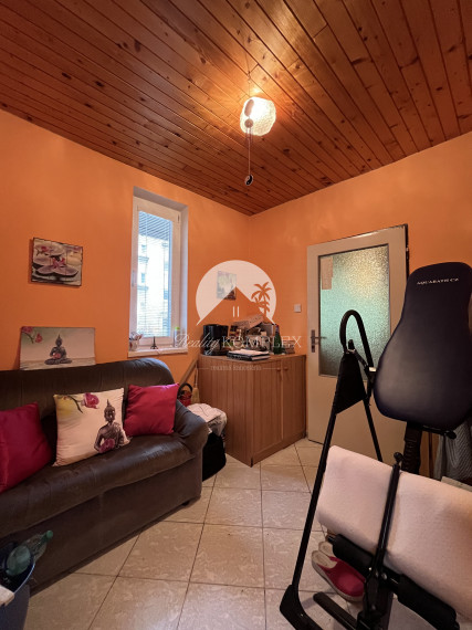 REALITY KOMPLEX s.r.o. Vám ponúka na predaj rodinný dom v centre mesta s polyfunkčnou budovou v Komárne-super lokalita!!!