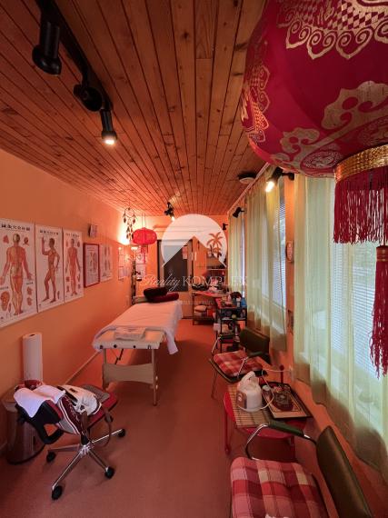 REALITY KOMPLEX s.r.o. Vám ponúka na predaj rodinný dom v centre mesta s polyfunkčnou budovou v Komárne-super lokalita!!!