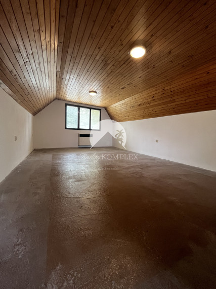 REALITY KOMPLEX s.r.o. Vám ponúka na predaj rodinný dom v centre mesta s polyfunkčnou budovou v Komárne-super lokalita!!!