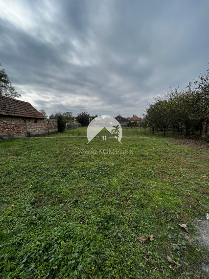 Reality KOMPLEX s.r.o. Vám ponúka EXKLUZÍVNE na PREDAJ priestranný stavebný pozemok v obci Okoč