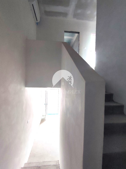 Reality Komplex s.r.o. Vám ponúka na PREDAJ dvojpodlažný rodinný dom v radovej zástavbe v Zemianskej Oľči.