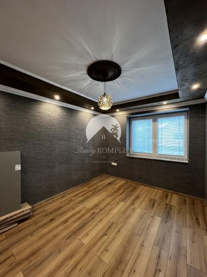 Reality KOMPLEX s.r.o. Vám ponúka na PREDAJ kompletne zrekonštruovaný 4 izbový rodinný dom v Dolnom Bare