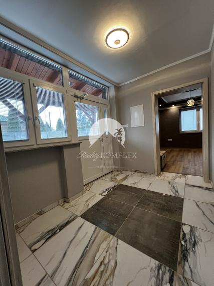 Reality KOMPLEX s.r.o. Vám ponúka na PREDAJ kompletne zrekonštruovaný 4 izbový rodinný dom v Dolnom Bare