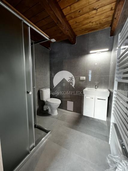 Reality KOMPLEX s.r.o. Vám ponúka na PREDAJ kompletne zrekonštruovaný 4 izbový rodinný dom v Dolnom Bare